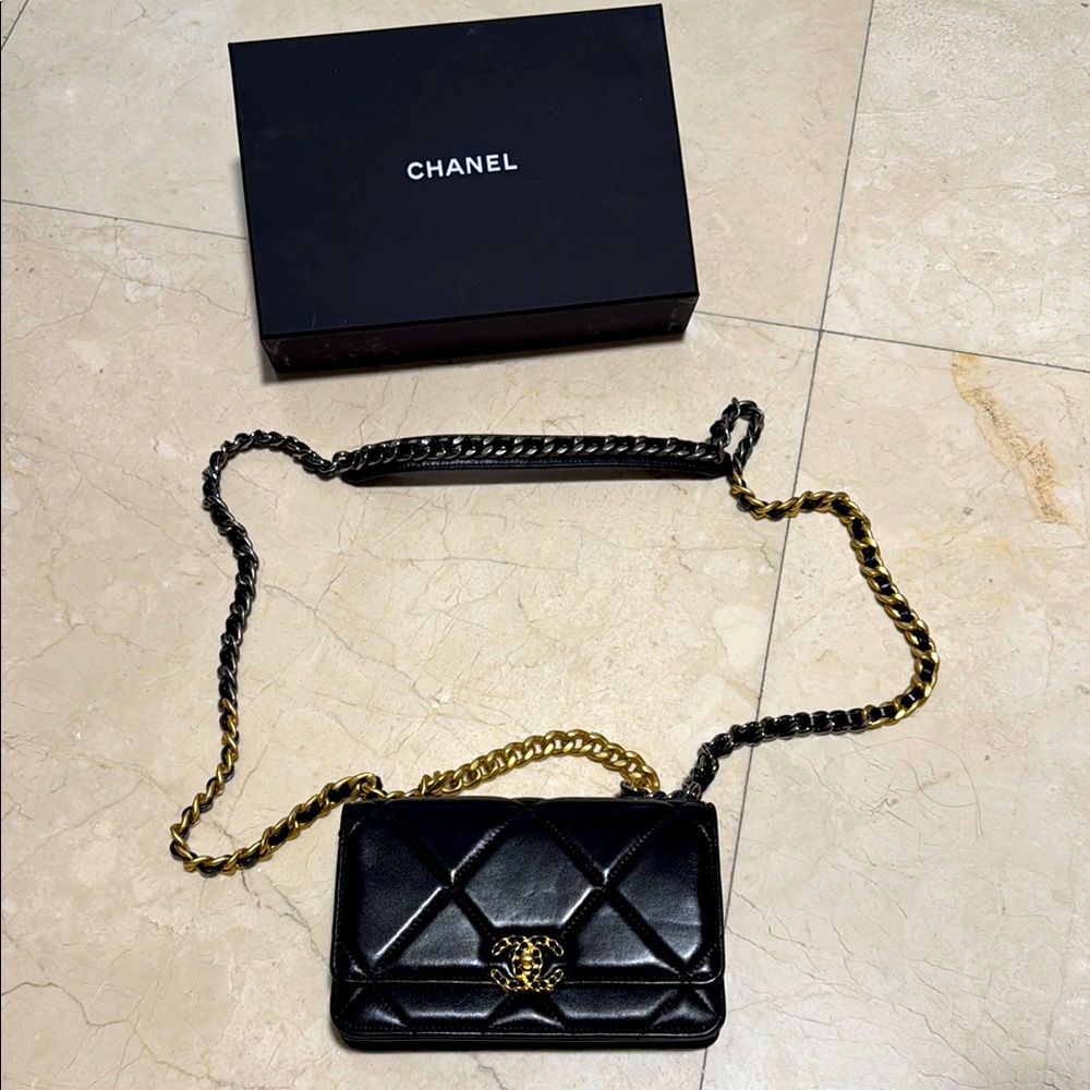 Chanel 19 mini purse (wallet on chain) worn 1x.
Sticker still on serial #.